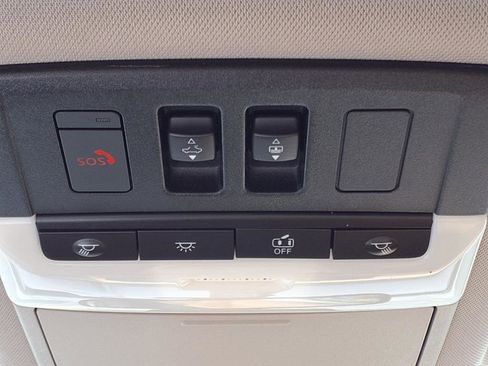 Used 2021 Nissan Rogue Platinum image 17