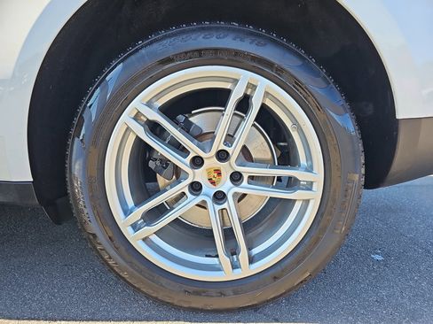 Used 2021 Porsche Macan image 34