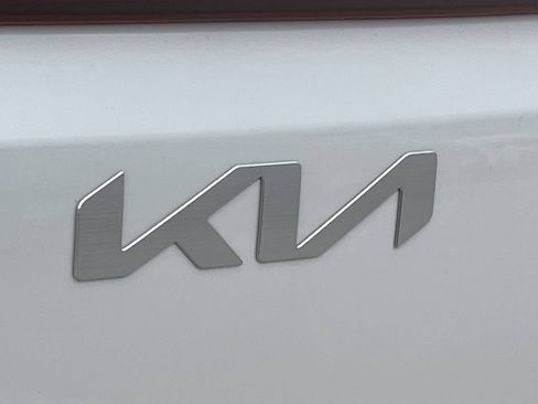 New 2026 Kia Carnival EX FWD image 30