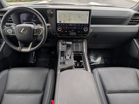 Used 2025 Lexus GX 550 w/ Accessory Package (2T) AWD/4WD image 11