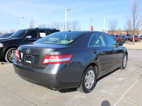 Used 2011 Toyota Camry LE image 7