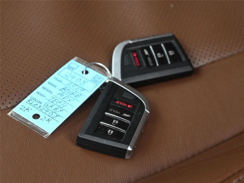 Certified 2024 Acura MDX SH-AWD w/ Technology Package image 7