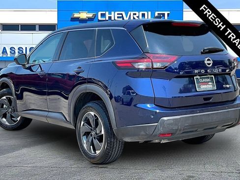 Used 2024 Nissan Rogue SV AWD/4WD image 3