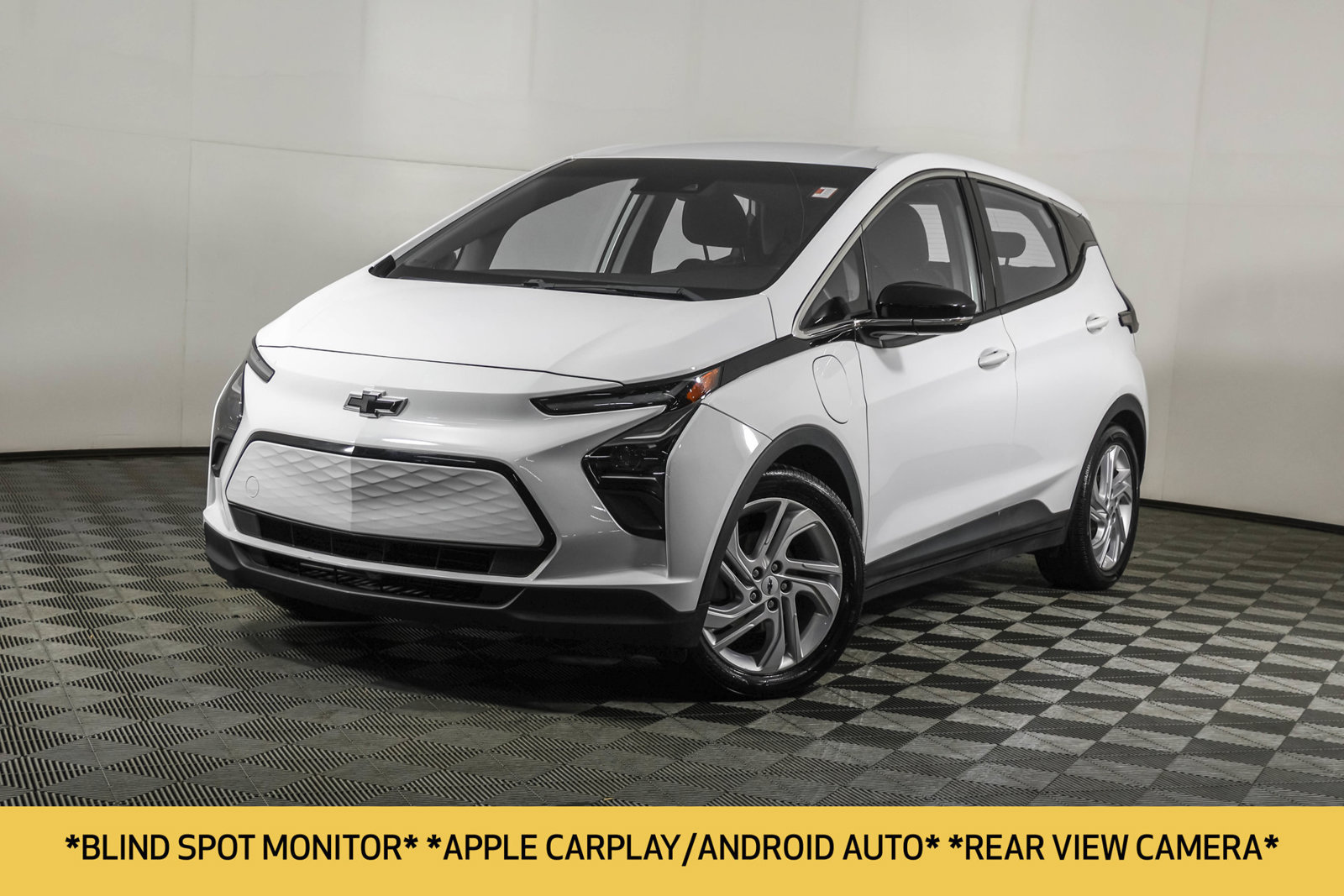 Used 2023 Chevrolet Bolt LT w/ Driver Confidence Package FWD image 2