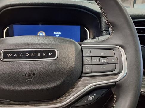 Used 2024 Jeep Wagoneer L Series II w/ Flexible Seating Group image 18