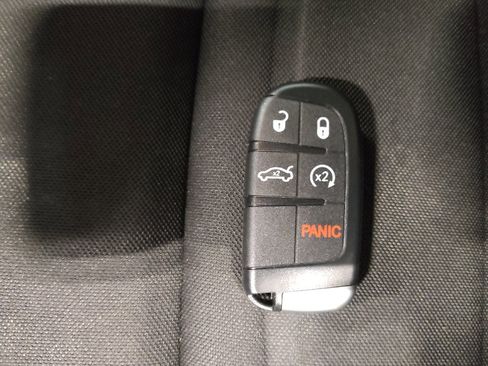 Used 2021 Jeep Renegade Latitude AWD/4WD image 32