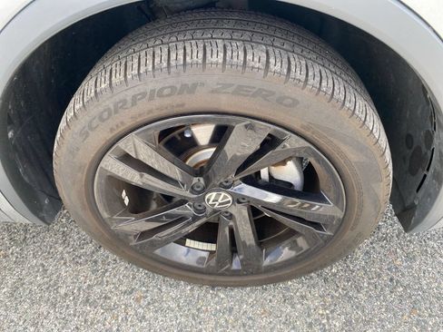 Used 2024 Volkswagen Tiguan SE R-Line AWD/4WD image 18