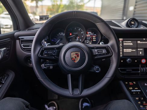 Certified 2026 Porsche Macan Turbo AWD/4WD image 6