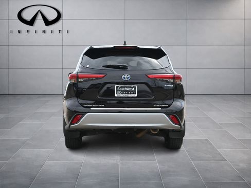 Used 2021 Toyota Highlander Platinum AWD/4WD image 6