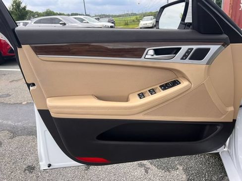 Used 2018 Genesis G80 3.8 RWD image 10