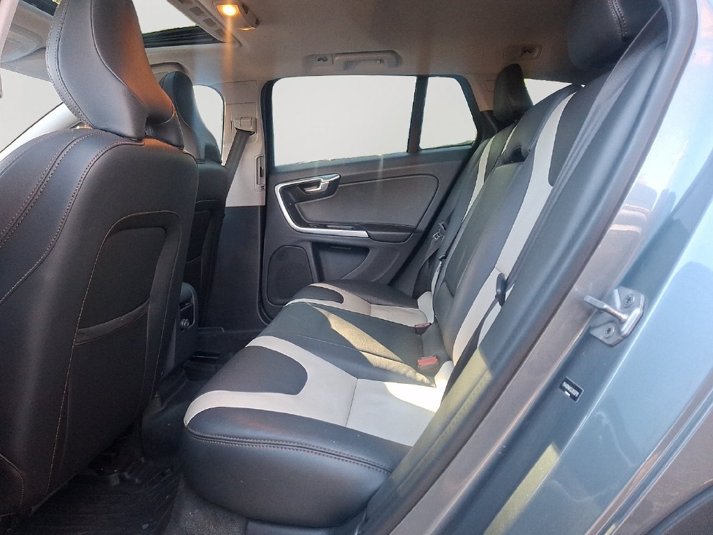 Used 2018 Volvo V60 T5 Cross Country AWD/4WD image 8