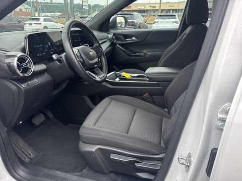 Used 2025 Chevrolet Equinox LT AWD/4WD image 12