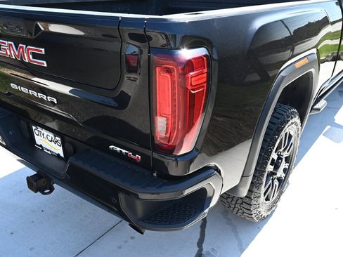 Used 2022 GMC Sierra 2500 AT4 w/ AT4 Preferred Package AWD/4WD image 12