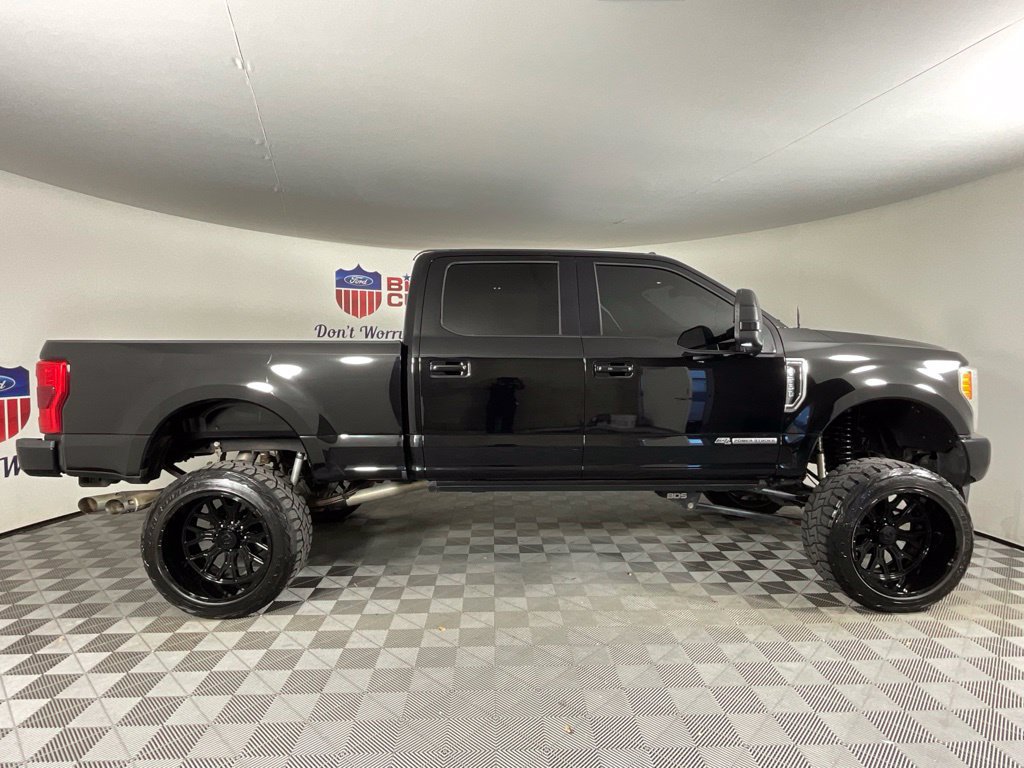 Used 2017 Ford F250 Platinum w/ Platinum Ultimate Package AWD/4WD image 2