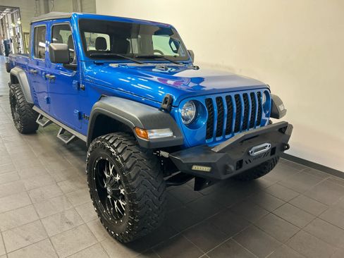 Used 2020 Jeep Gladiator Sport AWD/4WD image 2