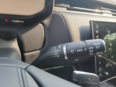 Used 2025 Land Rover Range Rover Sport SE AWD/4WD image 17