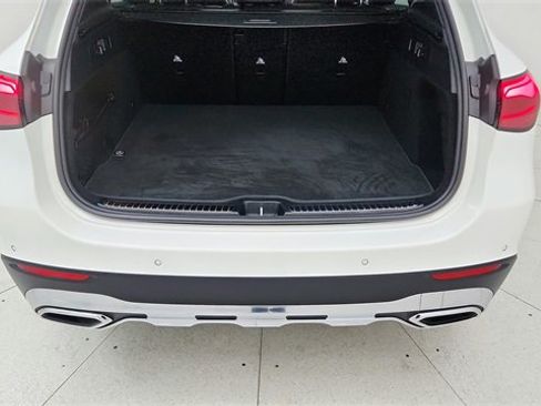 Used 2025 Mercedes-Benz GLC 300 image 9