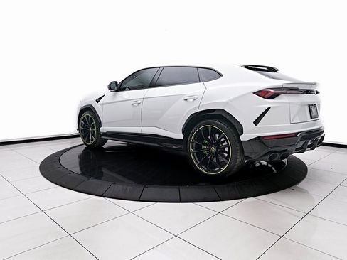 Used 2022 Lamborghini Urus image 12