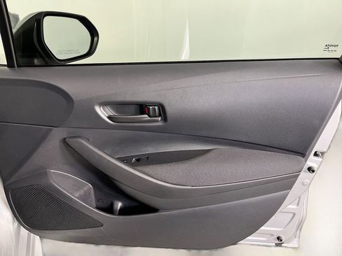 Used 2025 Toyota Corolla LE FWD image 34