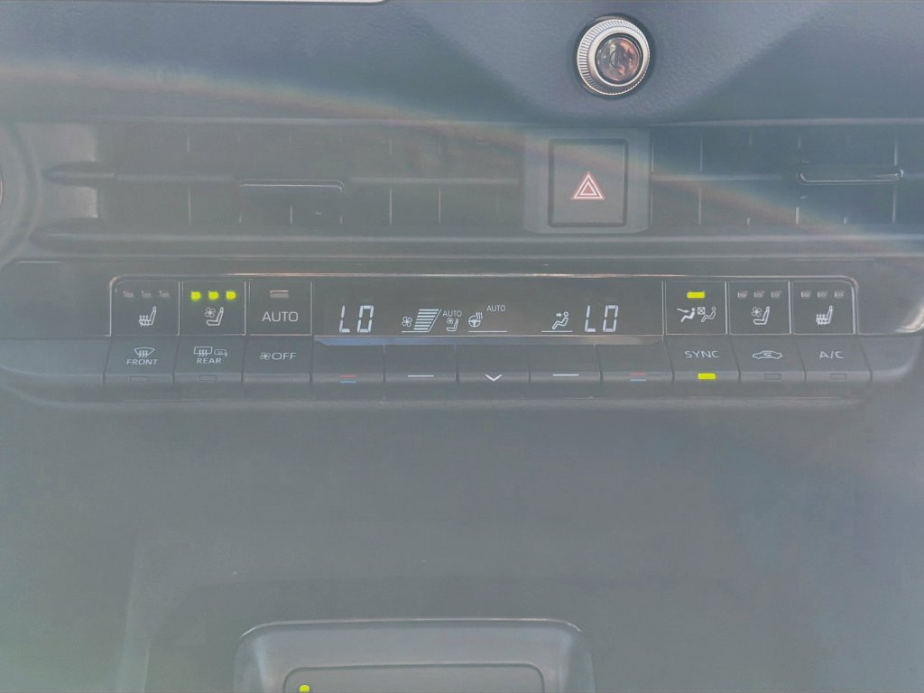 Used 2025 Toyota Crown Signia AWD/4WD image 15