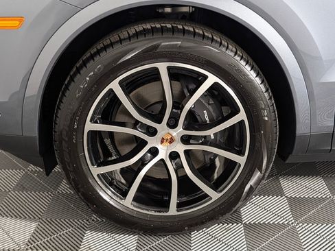 New 2026 Porsche Cayenne Coupe AWD/4WD image 11