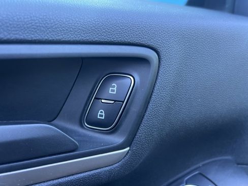 Used 2022 Ford Escape SE w/ SE Sport Appearance Package image 24