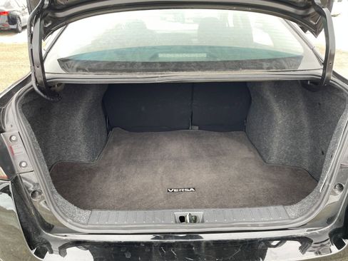 Used 2025 Nissan Versa SV image 30