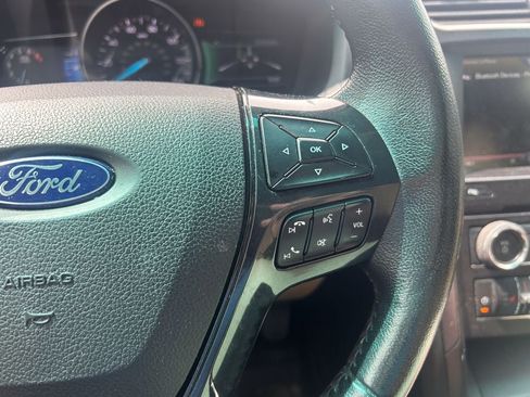 Used 2016 Ford Explorer XLT w/ Equipment Group 202A AWD/4WD image 29
