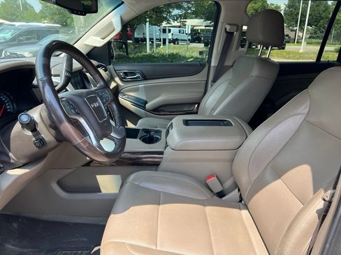 Used 2019 GMC Yukon XL SLT w/ Open Road Package AWD/4WD image 10