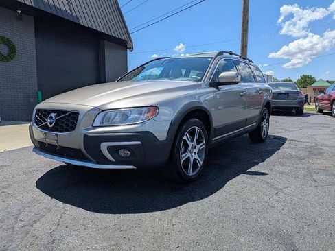 Used 2015 Volvo XC70 T6 Premier Plus AWD/4WD image 2