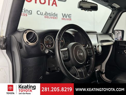 Used 2016 Jeep Wrangler Unlimited Sahara image 12