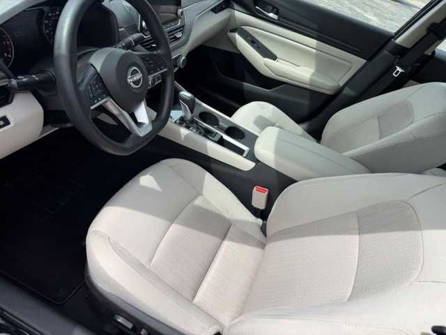 Used 2025 Nissan Altima 2.5 SV FWD image 10
