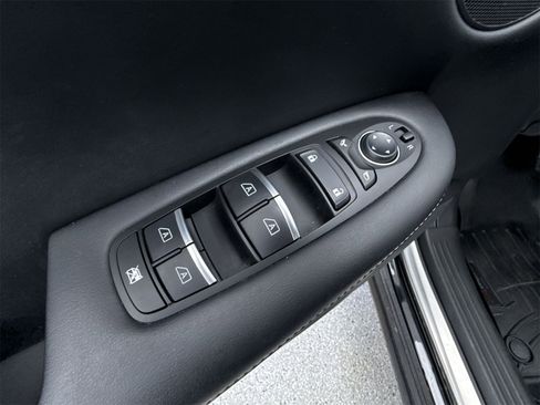 Used 2022 INFINITI QX50 Luxe w/ Appearance Package image 18