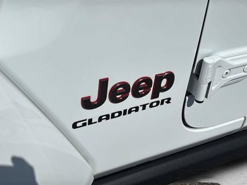 Used 2021 Jeep Gladiator Rubicon AWD/4WD image 37
