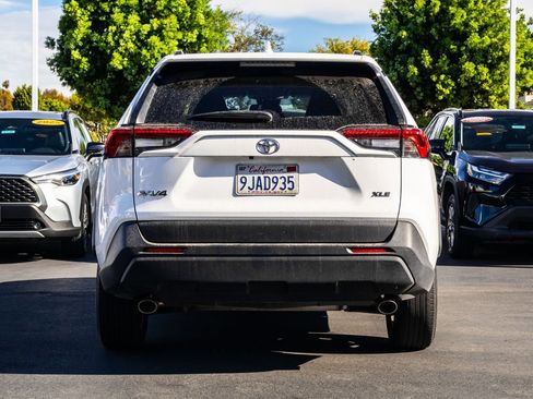 Used 2023 Toyota RAV4 XLE w/ Convenience Package FWD image 5