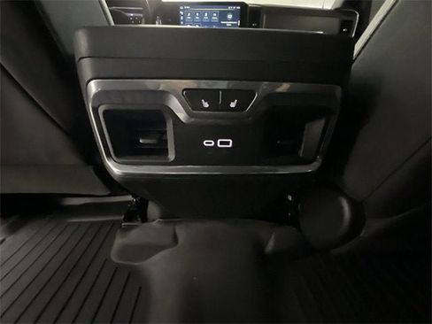 Used 2024 Chevrolet Silverado 2500 High Country w/ High Country Premium Package image 21