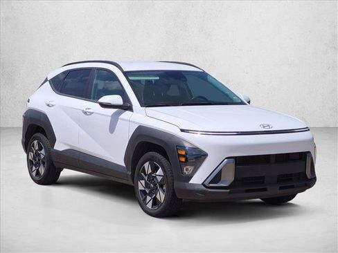 Used 2025 Hyundai Kona SEL AWD/4WD image 3