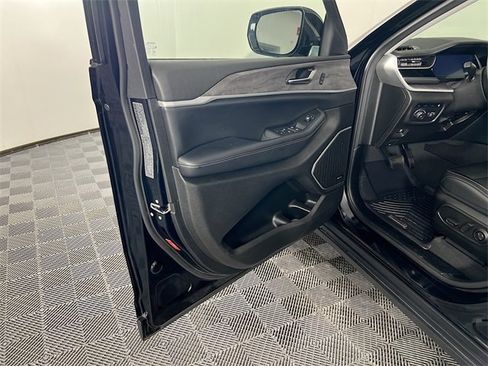 Used 2023 Jeep Grand Cherokee 4WD 4xe image 17