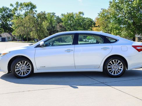 Used 2016 Toyota Avalon Limited image 4