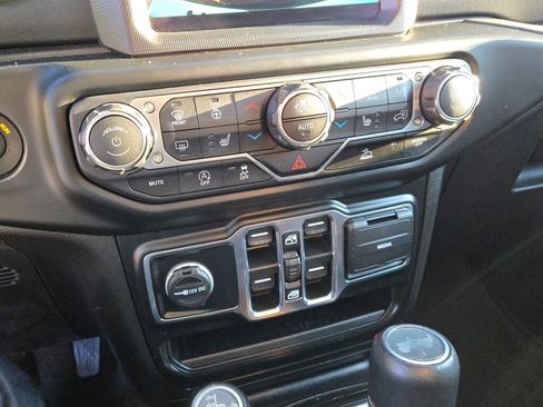 Certified 2022 Jeep Wrangler Unlimited Sahara w/ Cold Weather Group image 23