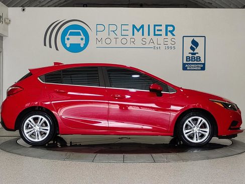 Used 2017 Chevrolet Cruze LT w/ Convenience Package FWD image 17