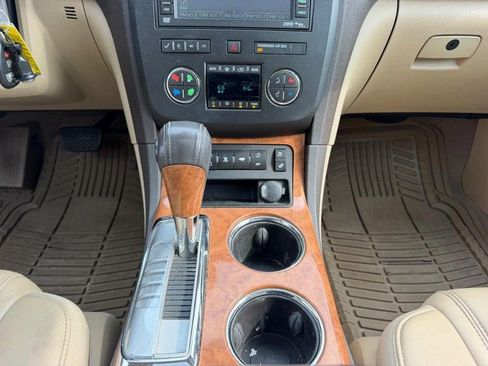 Used 2010 Buick Enclave CXL w/ Trailering Provision Package FWD image 19