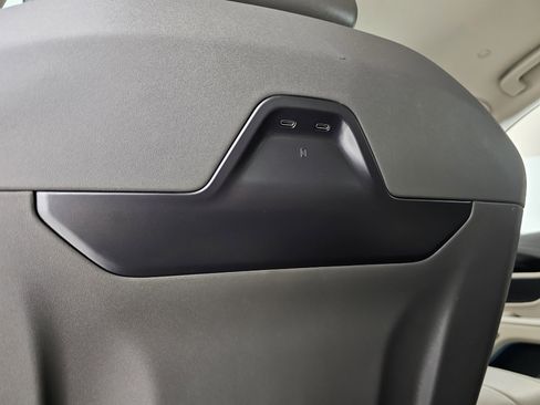 Used 2024 Lincoln Nautilus Reserve image 19