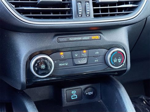 Used 2022 Ford Escape SE image 18
