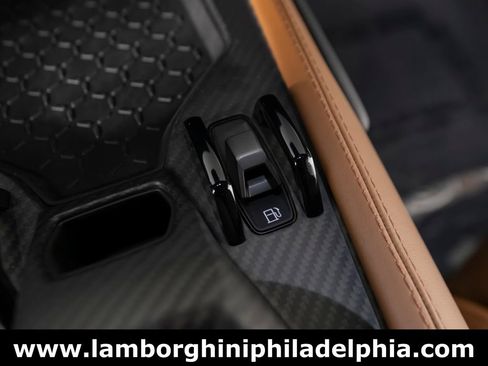 Used 2024 Lamborghini Revuelto AWD/4WD image 32
