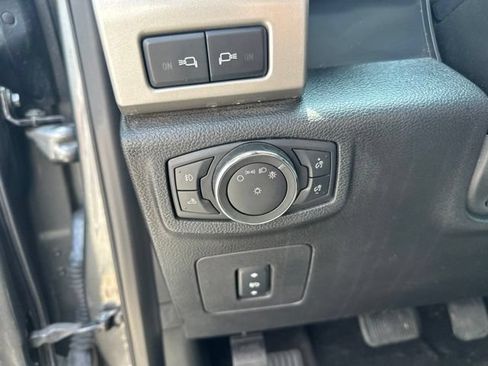 Used 2017 Ford F150 Lariat w/ Equipment Group 502A Luxury AWD/4WD image 21