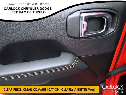 Used 2025 Jeep Wrangler Sahara AWD/4WD image 28