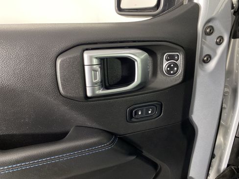 Used 2022 Jeep Wrangler Unlimited Rubicon 4xe w/ Dual Top Group AWD/4WD image 18