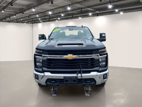 Used 2024 Chevrolet Silverado 2500 LT AWD/4WD image 2