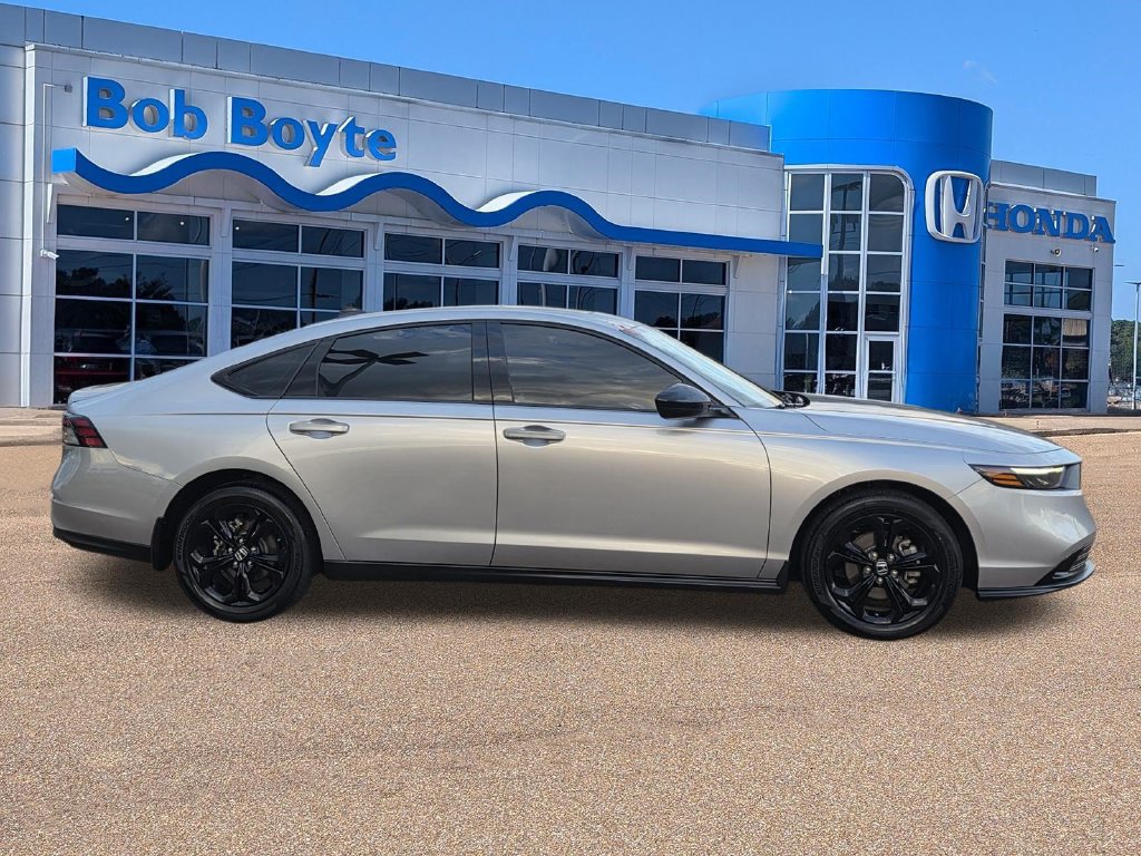 Certified 2025 Honda Accord SE image 4